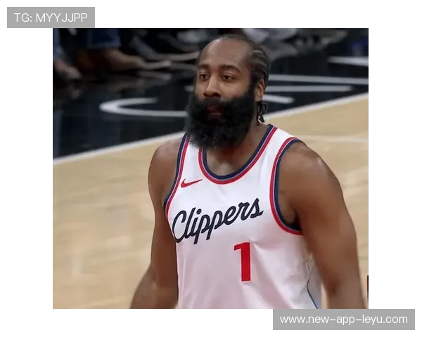 哈登稳稳三分，快船全队攻守兼备